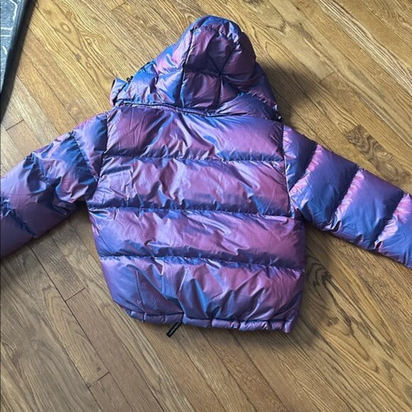 aritzia TNA Super Puff shorty Iridescent Purple Blue Puffer Jacket M like new - Picture 8 of 9